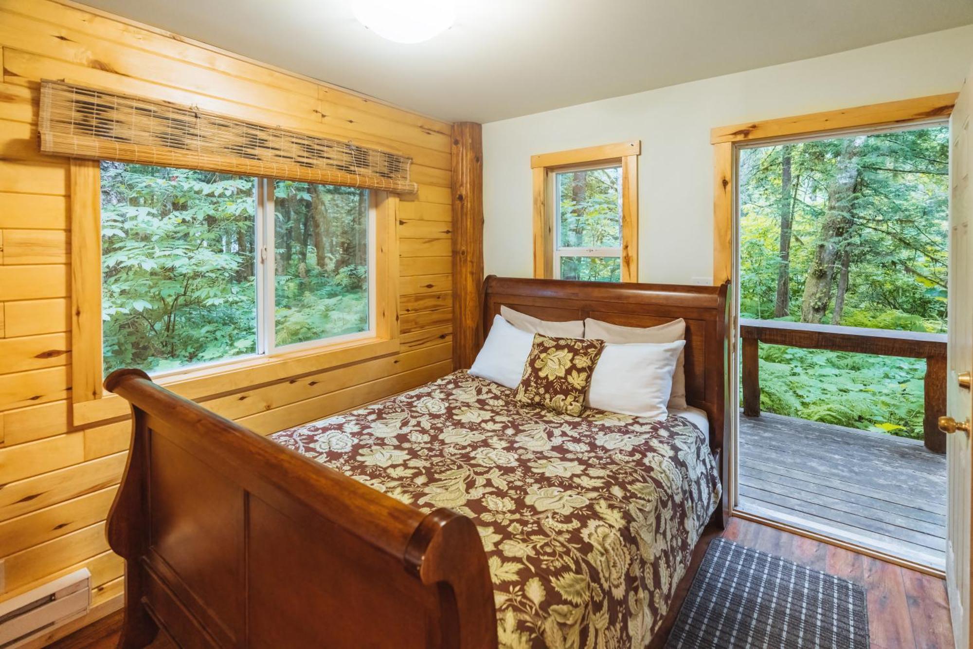 Bella Coola Grizzly Tours And Resort Hagensborg Exterior photo