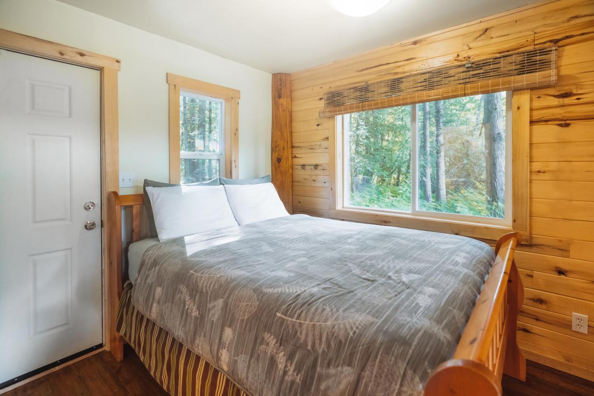 Bella Coola Grizzly Tours And Resort Hagensborg Exterior photo