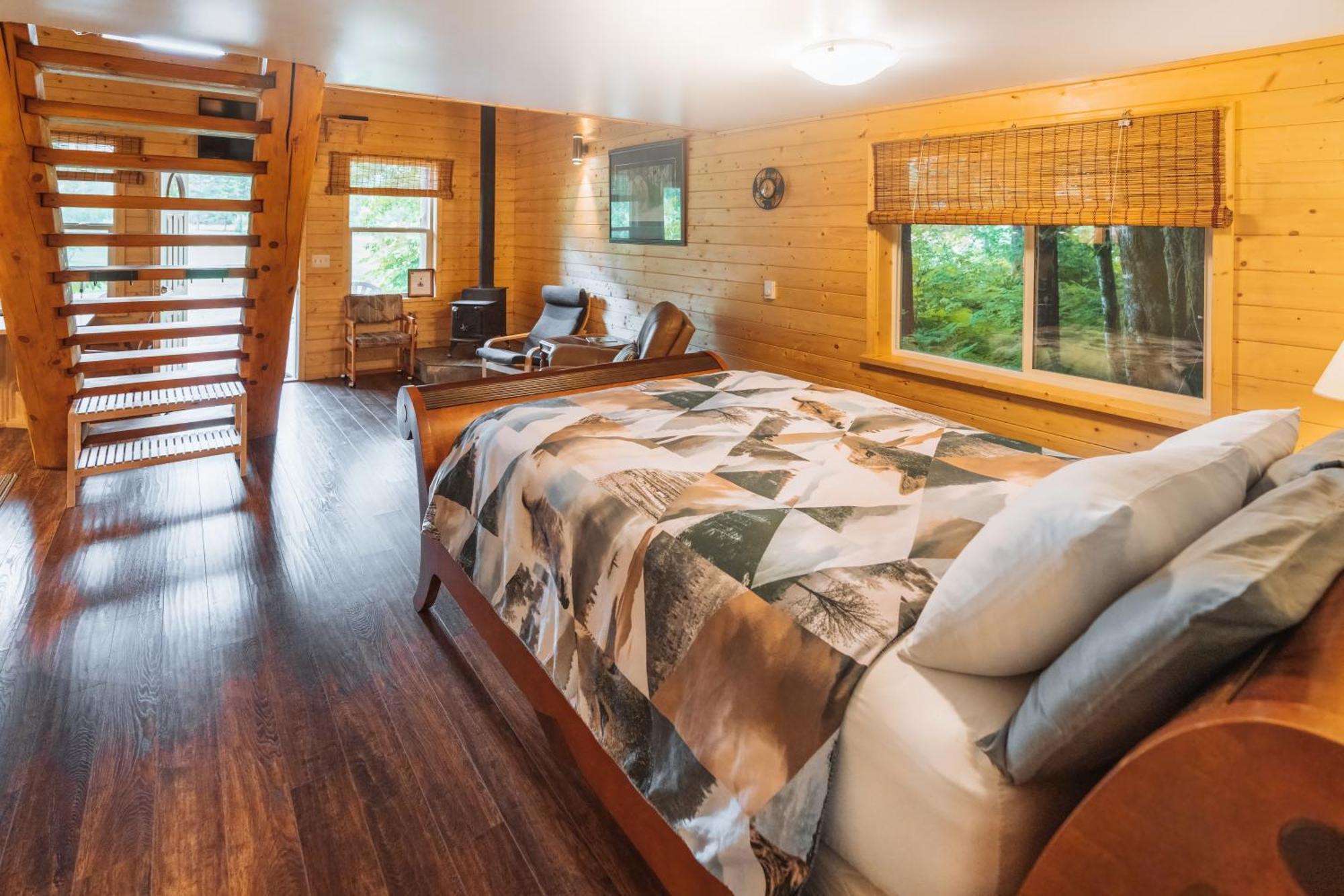 Bella Coola Grizzly Tours And Resort Hagensborg Exterior photo