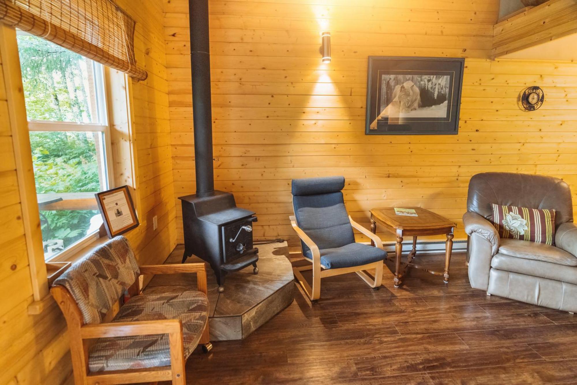 Bella Coola Grizzly Tours And Resort Hagensborg Exterior photo