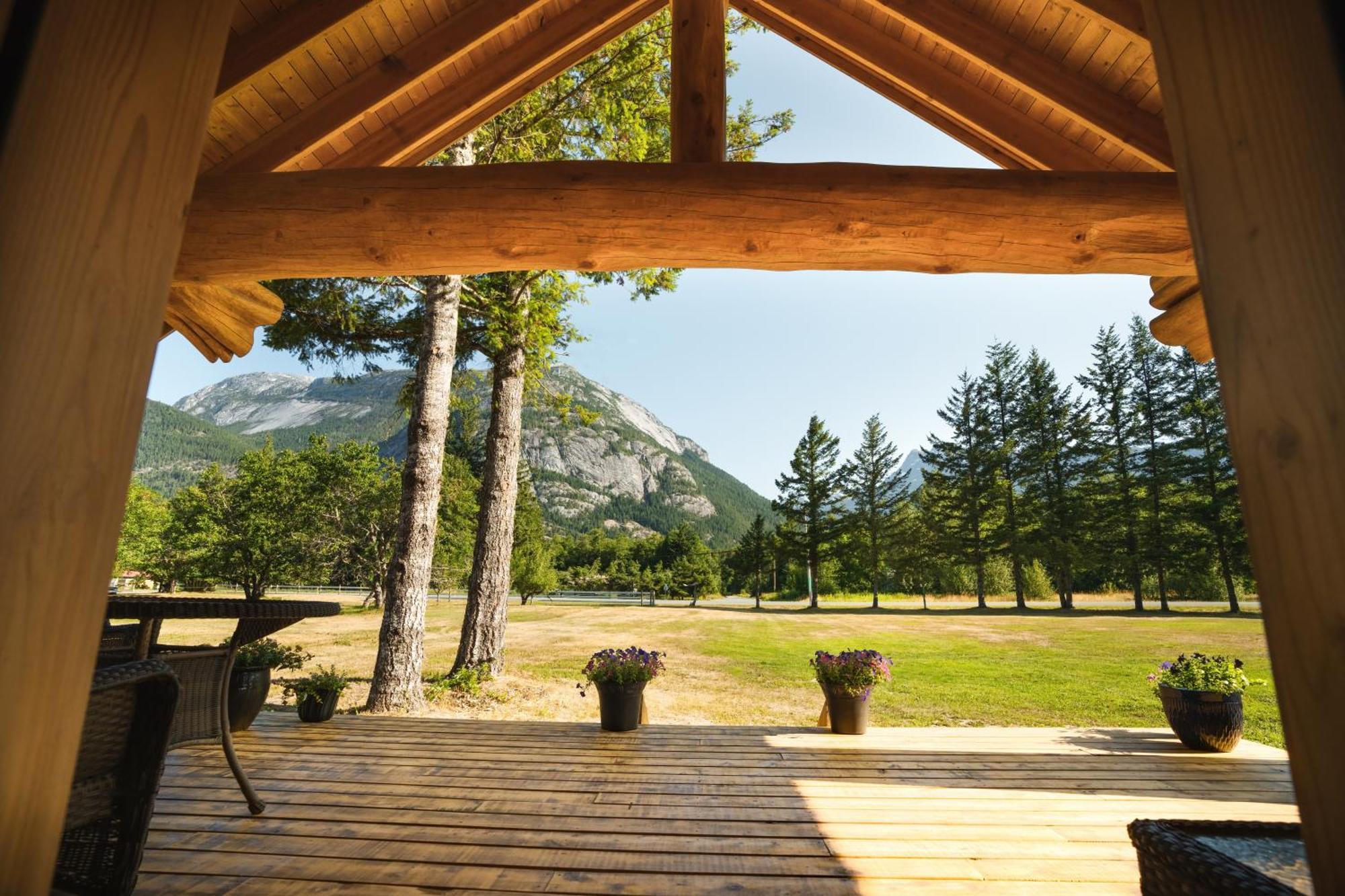 Bella Coola Grizzly Tours And Resort Hagensborg Exterior photo