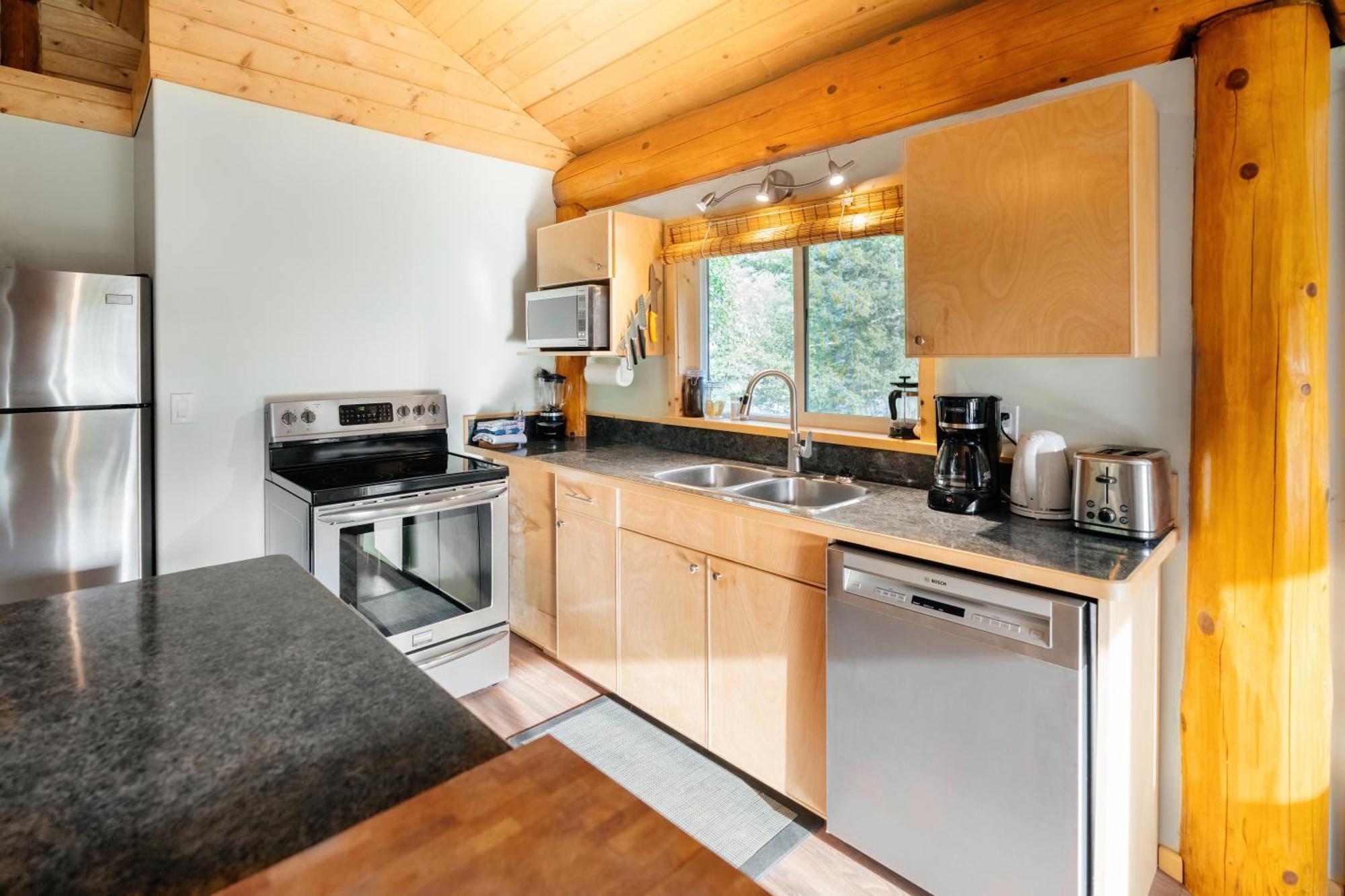 Bella Coola Grizzly Tours And Resort Hagensborg Exterior photo