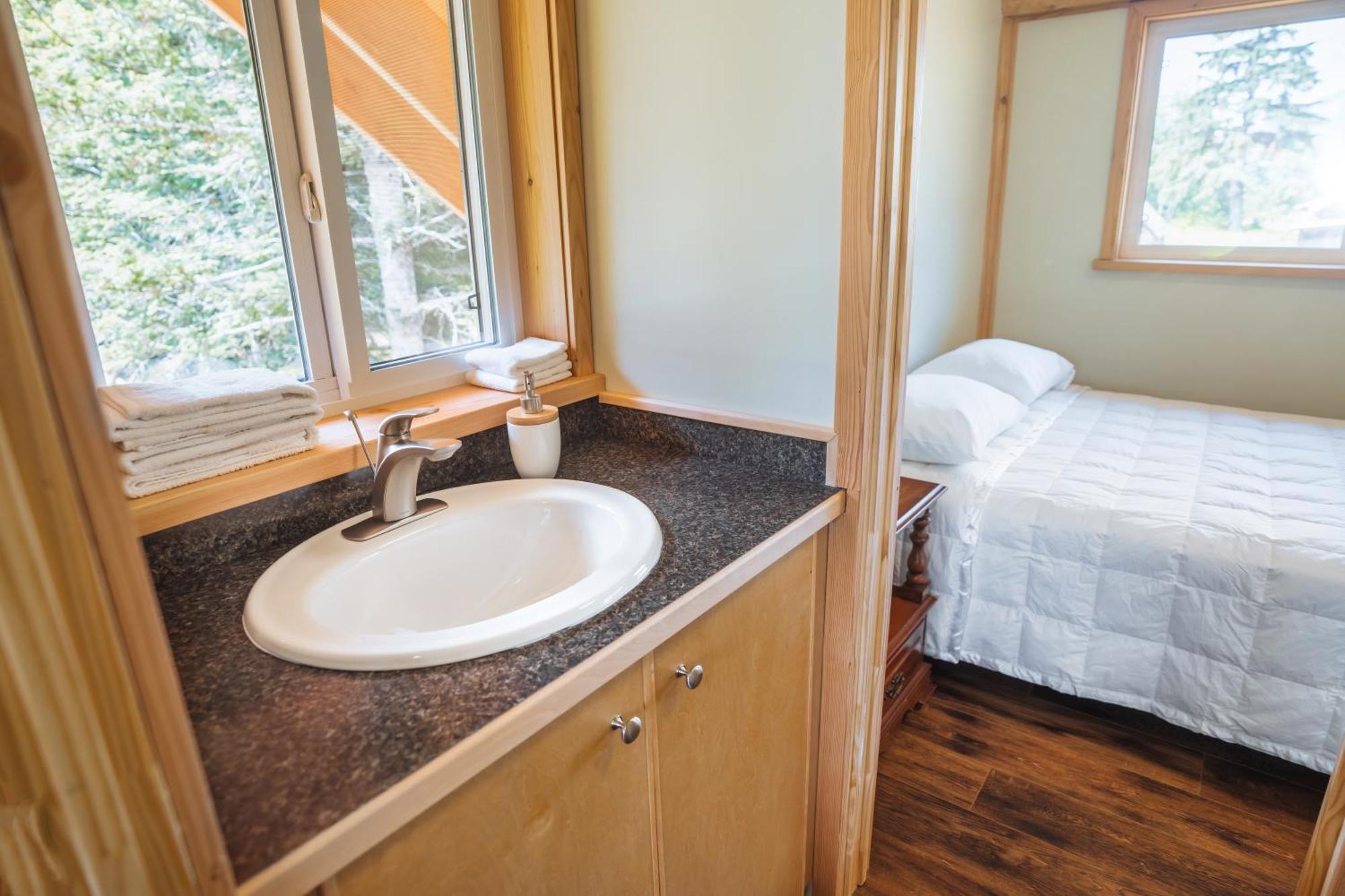 Bella Coola Grizzly Tours And Resort Hagensborg Exterior photo