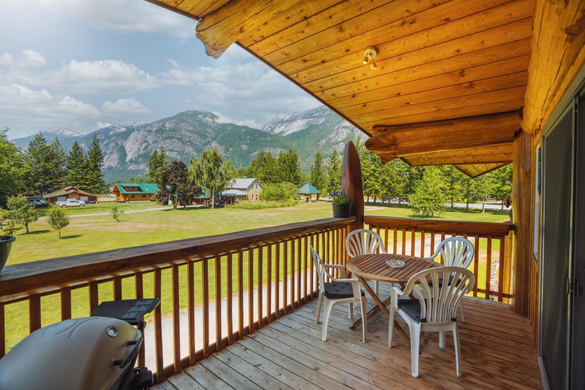 Bella Coola Grizzly Tours And Resort Hagensborg Exterior photo