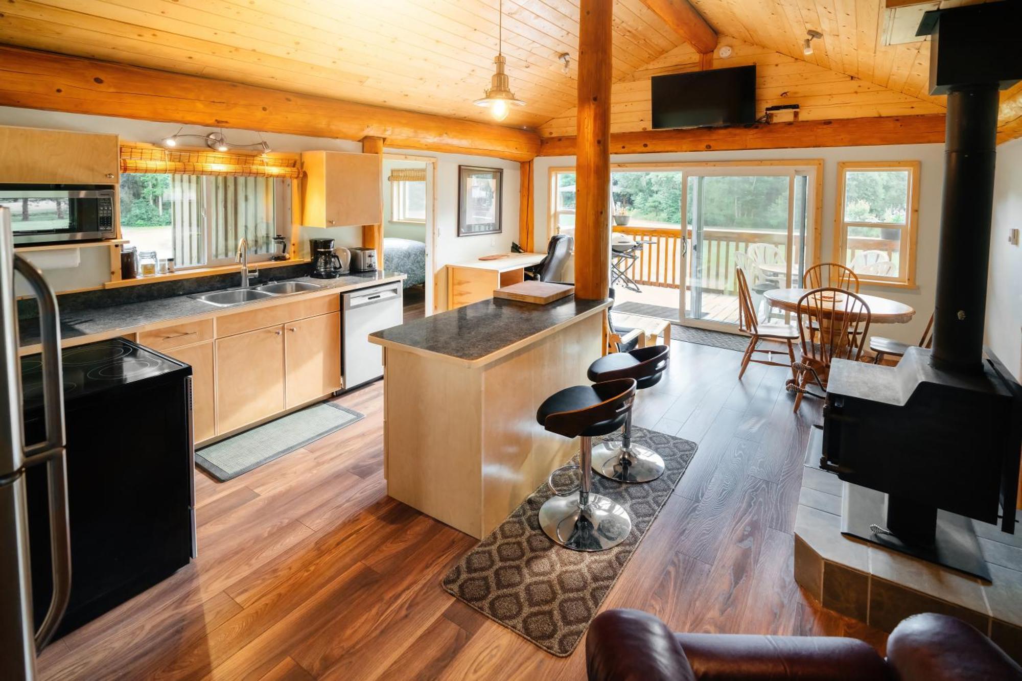 Bella Coola Grizzly Tours And Resort Hagensborg Exterior photo